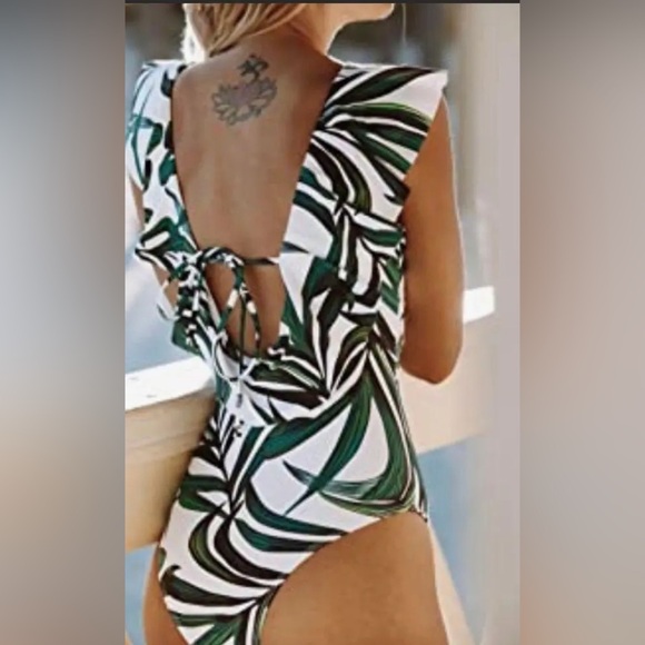 Sporlike NWT V-Neck Ruffle One Piece Swimsuit Women’s Size Medium Bathing Suit - Picture 2 of 11